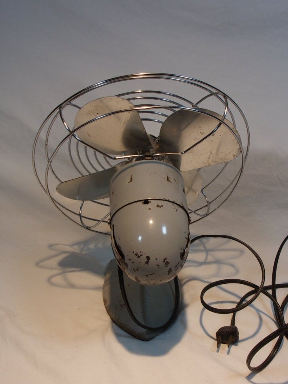 VINTAGE 8' MANNING BOWMAN MODEL 08506 ELECTRIC FAN BY MCGRAW EDISON CO. "WORKS" - Picture 4 of 7